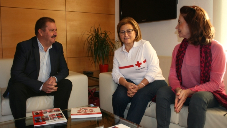 El alcalde se reune con una delegacin de Cruz Roja con el fin de colaborar en su nueva reimplantacin en Totana